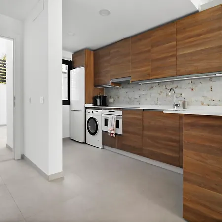 Con Piscina Y Garaje