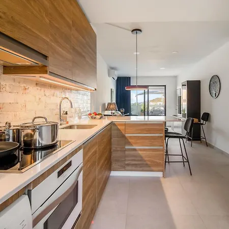 Terrace, Views, Pool And Garage In Διαμέρισμα Nerja